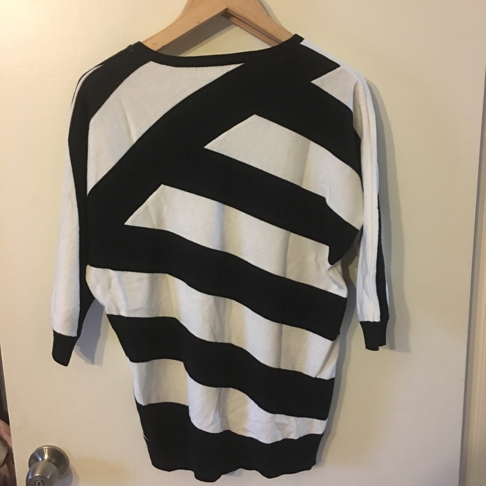NY&C Sweater!! - Picture 2 of 3